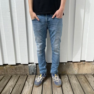 Dondup george - Tja! Säljer detta feta par jeans från Dondup!| Modell:George, storlekslapp saknas, men sktter som W30| Nypris runt 5000kr, vårt pris,999kr!| Vid minsta fråga tveka inte stt höra av dig//JeansLabbet