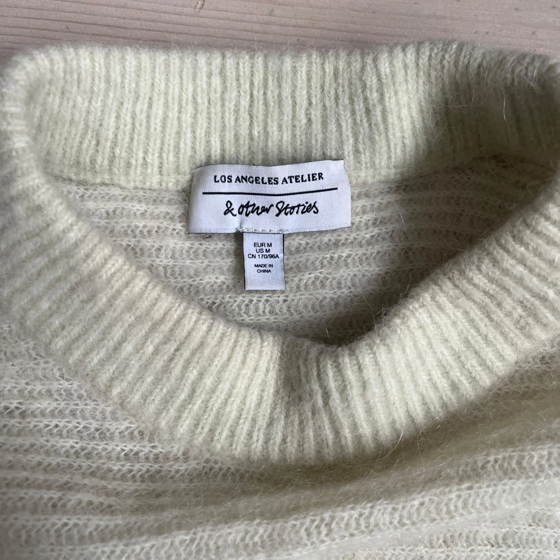 Ljusgrön stickad tröja från & Other Stories - 1