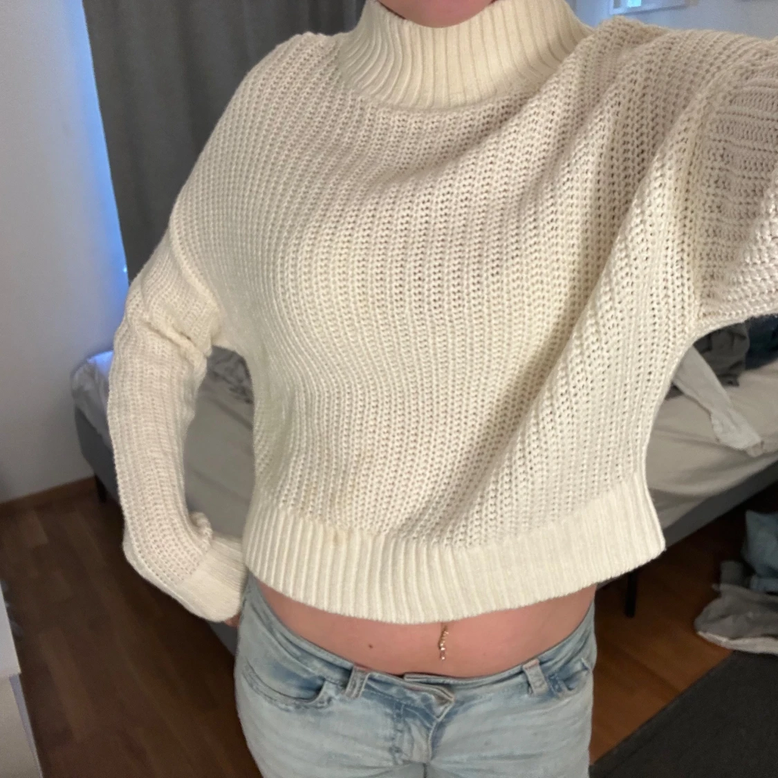 Vit stickad croppad tröja - 2