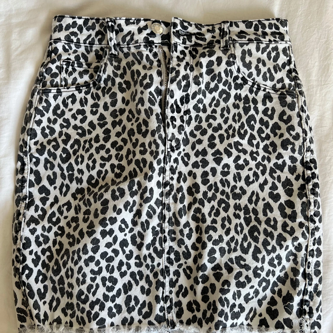 Leopardmönstrad jeanskjol - 2