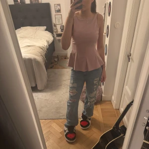 Jeans med hål - Fina och bekväma jeans! Perfekta till alla tillfällen 