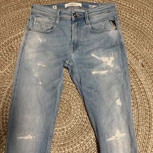 Ljusa jeans från Replay - Tjo, säljer ett par replay Jeans i storlek W27-L32 modell Bronny. Använda fåtal gånger skick 9-10 