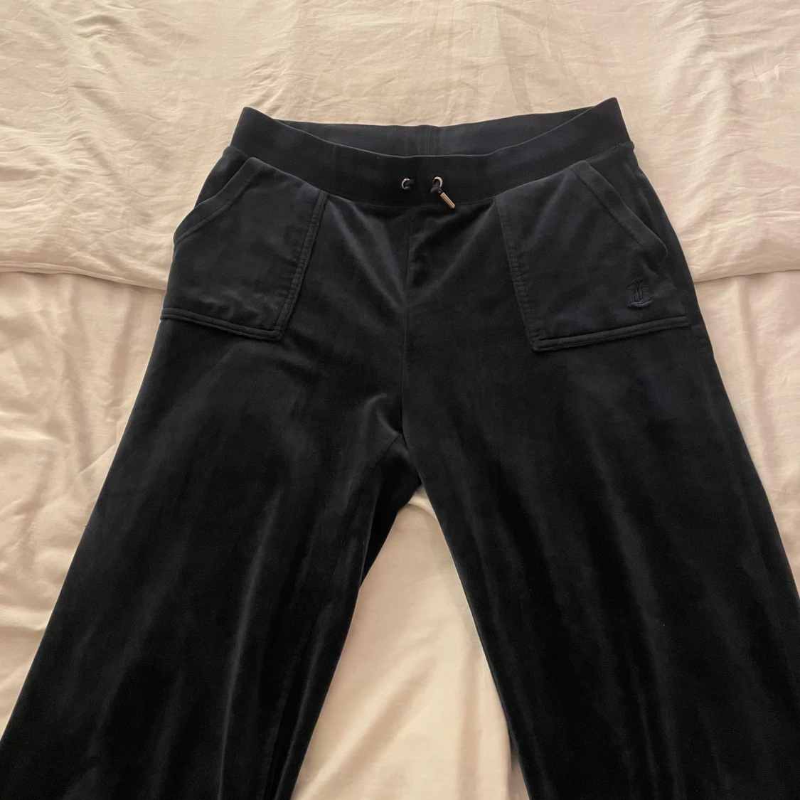 Mörkblå byxor från Juicy Couture - 1