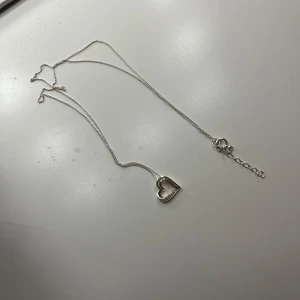 Silverhalsband med hjärta  - Fint hjärthalsband som aldrig är använd