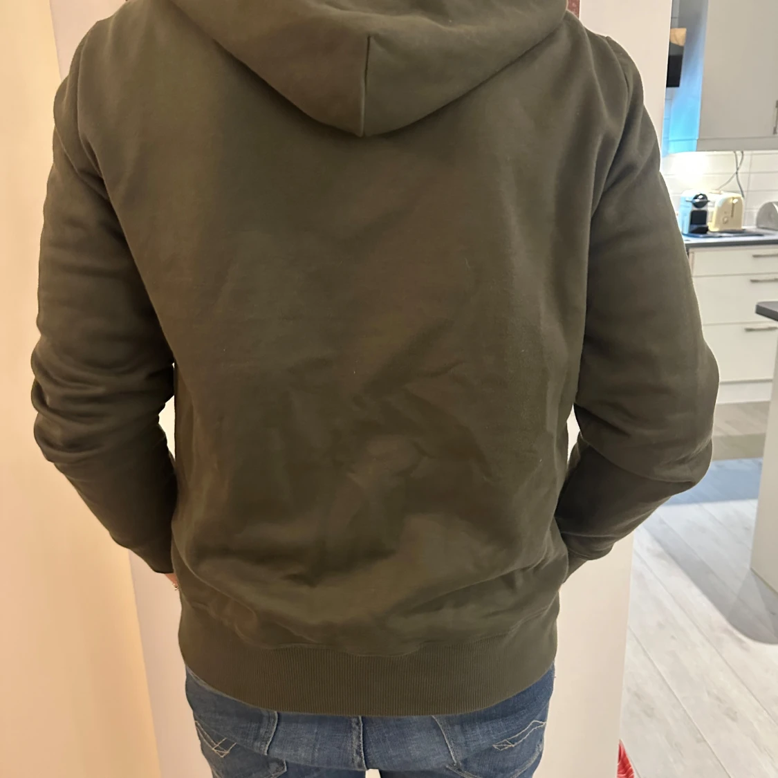 Olivgrön hoodie från J.Lindeberg - 1