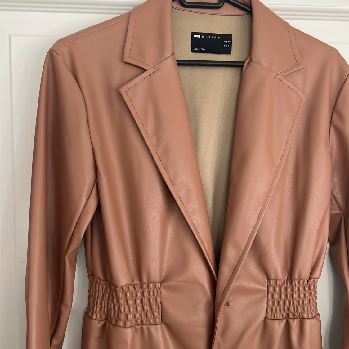 Beige klänning från ASOS ny med prislapp  - 1