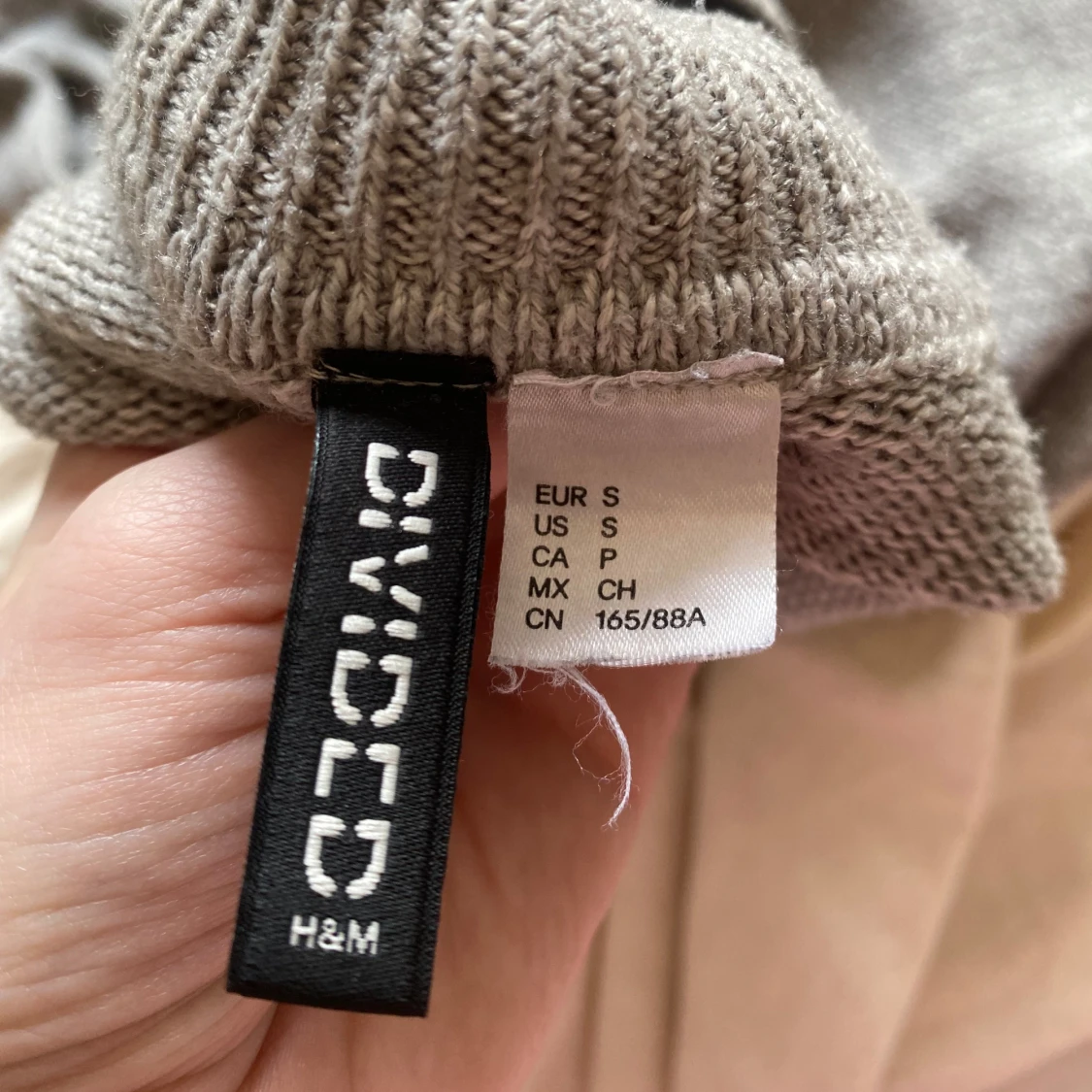 Grå croppad stickad tröja - 2