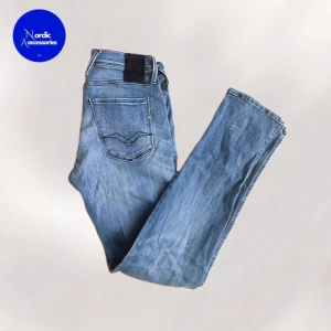 Replay anbass jeans  - Replay anbass jeans i storlek 30/32. Sitter slim. Hör av er vid fler frågor!