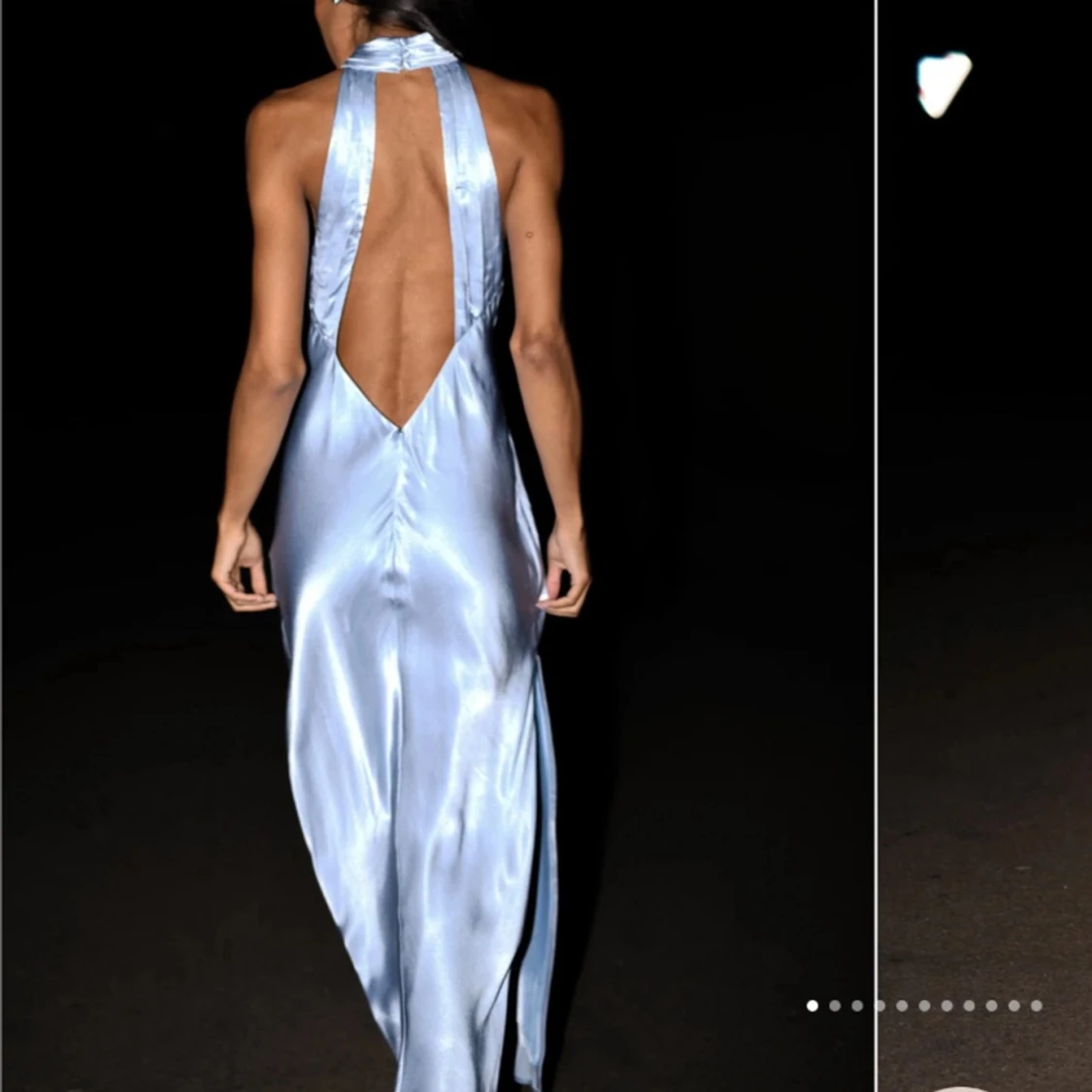 MESHKI BLÅ KLÄNNING