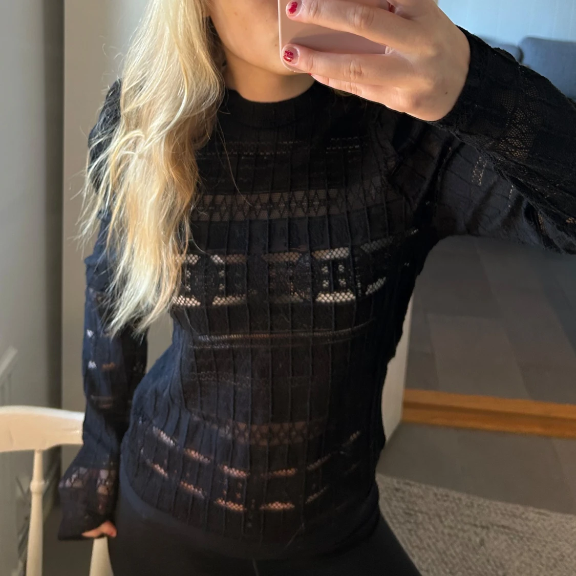 Svart spetsmönstrad tröja - 2