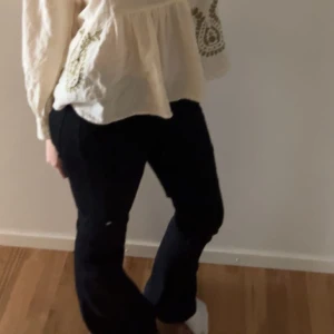 Svarta gina jeans - Snygga svarta low waist bootcut jeans från Gina❤️❤️