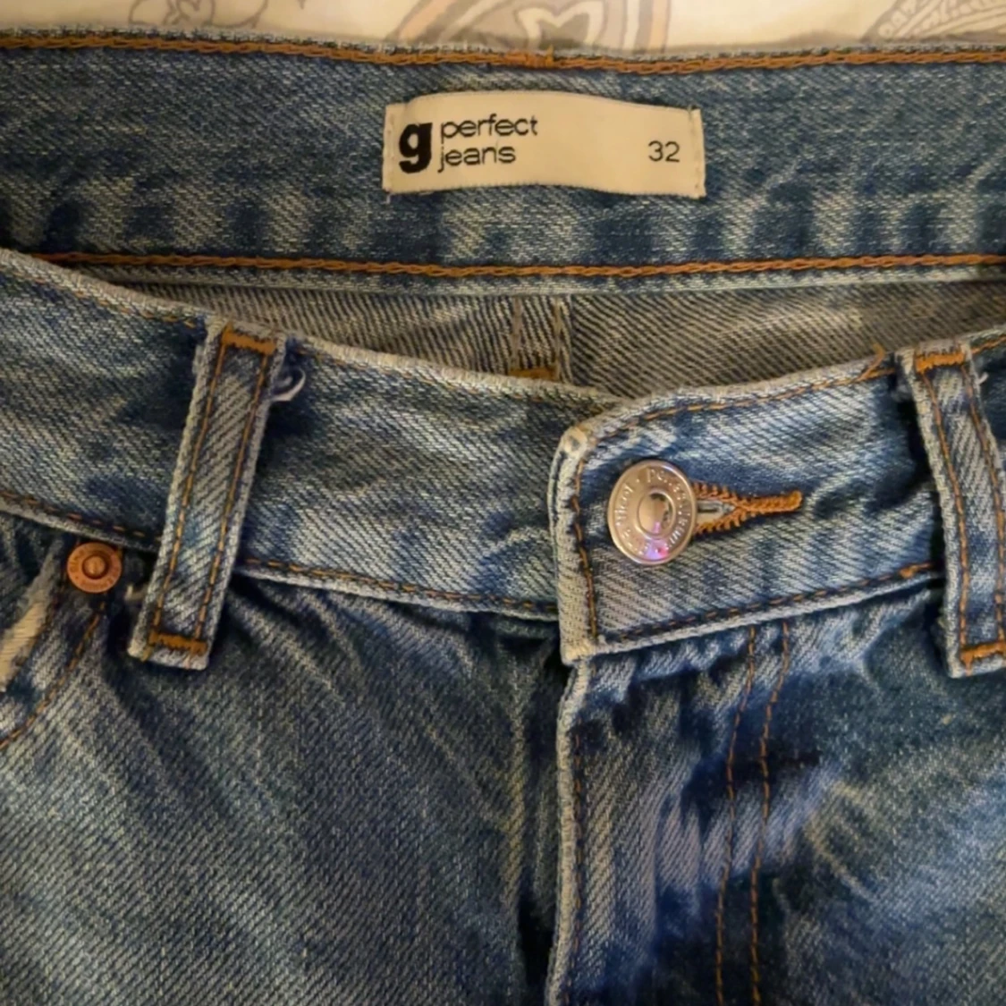 lågmidjade jeans ifrån ginatricot  - 2