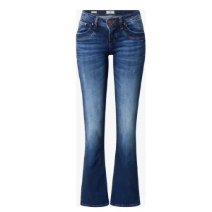 Lågmidjade bootcut jeans - Mina absoluta favoritjeans från ltb, säljer då de har blivit för korta för mig tyvärr💘 De är väldigt Lågmidjade!! 