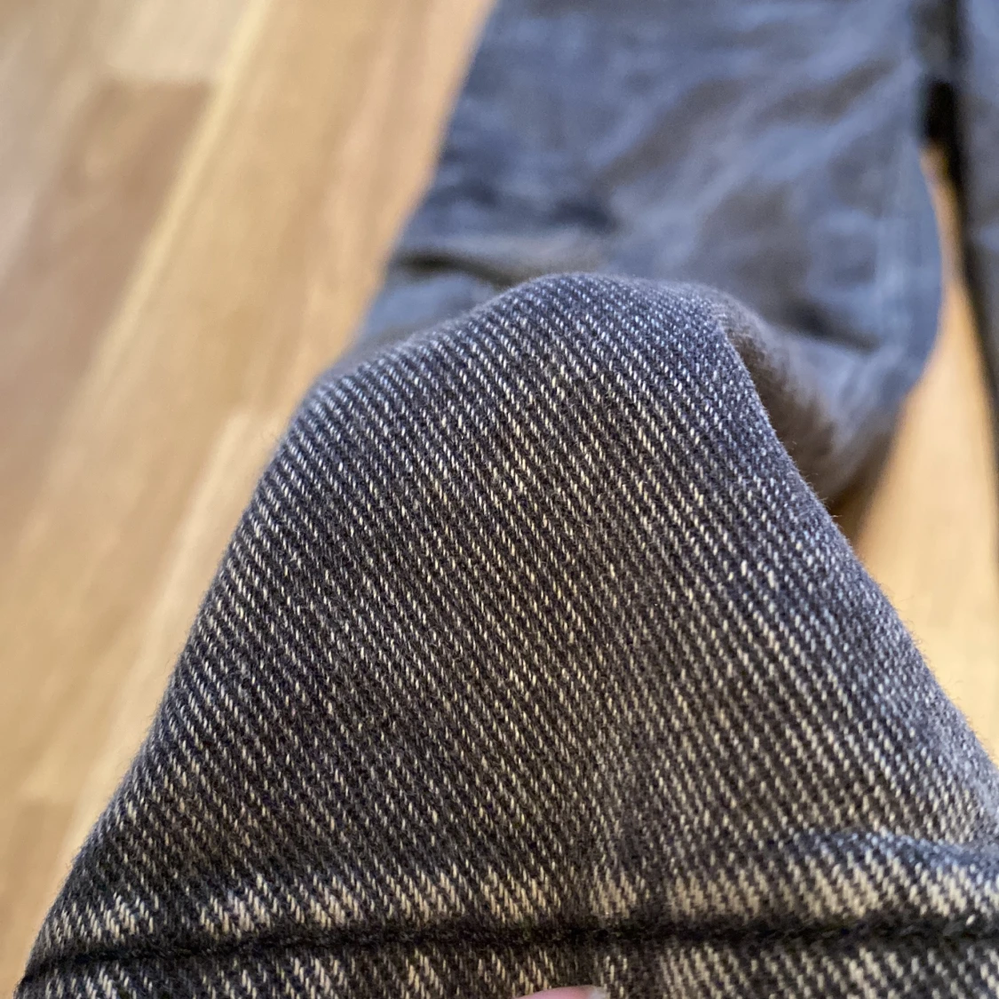 Grå cargobyxor med fickor - 4