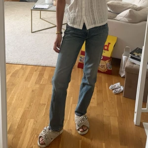Low waist jeans - Blå superfina jeans från zara i storlek 36. Knappt använda! 