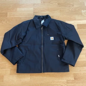 Carhartt jacka - Carhartt detroit jacka svart - helt ny - pris kan diskuteras ( perfekt för våren)