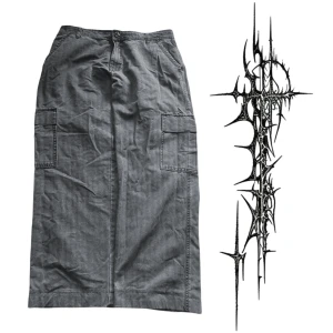 Baggy Jeans 00s - Gråa Baggy jeans som passar M, i fin kvalite ‼️ Bara att skriva om det är några frågor, och skicka gärna offers såklart 🤝