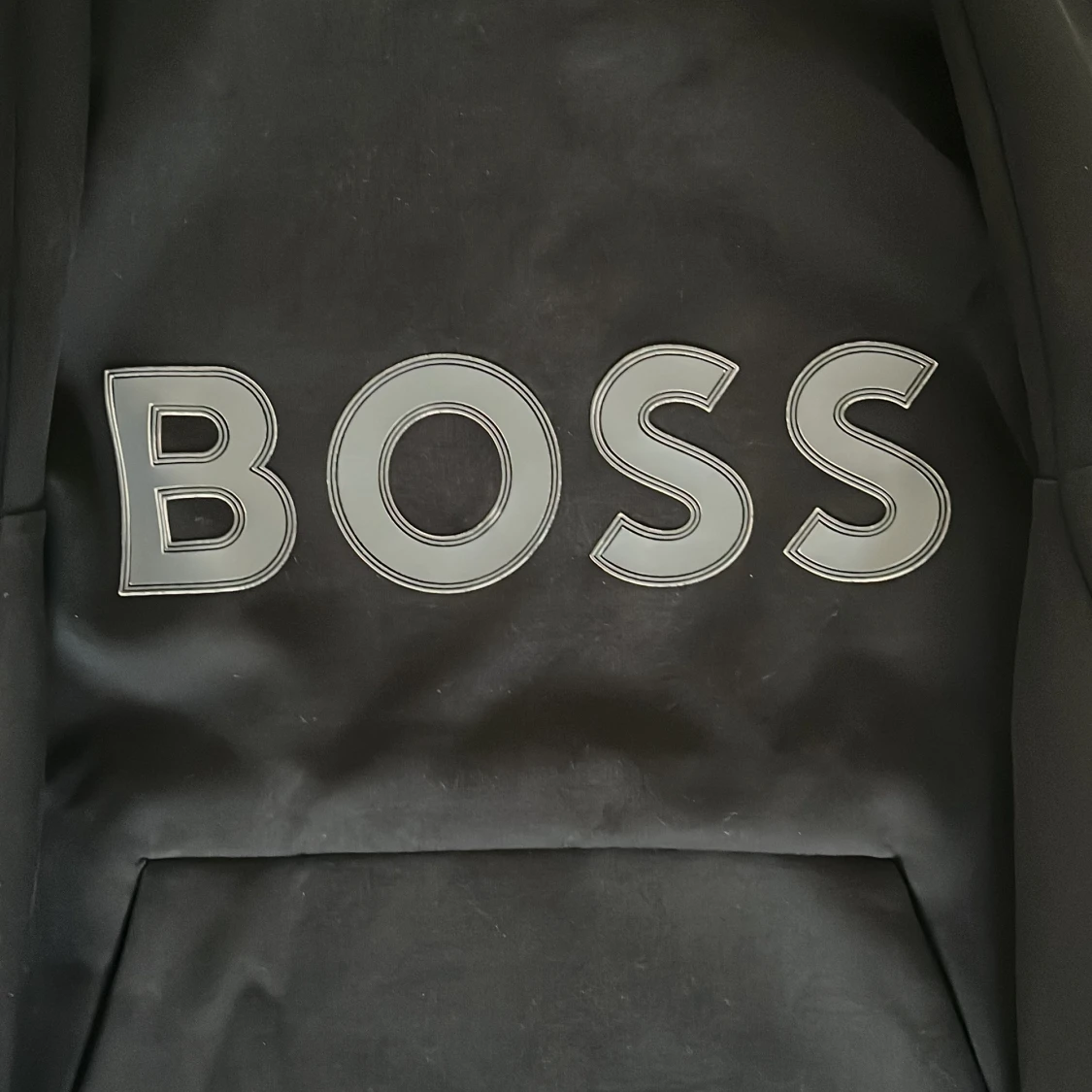Svart hoodie från BOSS - 2