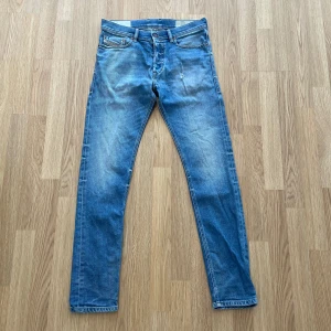 Diesel Jeans  - Säljer nu dessa jeans från Diesel i modellen slimcarrot (slimfit) | Storlek W29 L32 | Jeasen är i mycket bra skick | Pris inte hugget i sten | Skriv vid funderingar // Mvh 