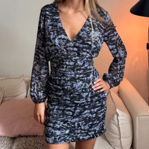 Klänning!  - Så fin helt ny med prislapp!