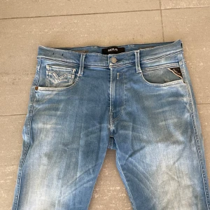Replay Anbass Hyperflex jeans  - Säljer nu dessa Replay Anbass Hyperflex jeans, skriv för fler bilder/frågor🙌🏼
