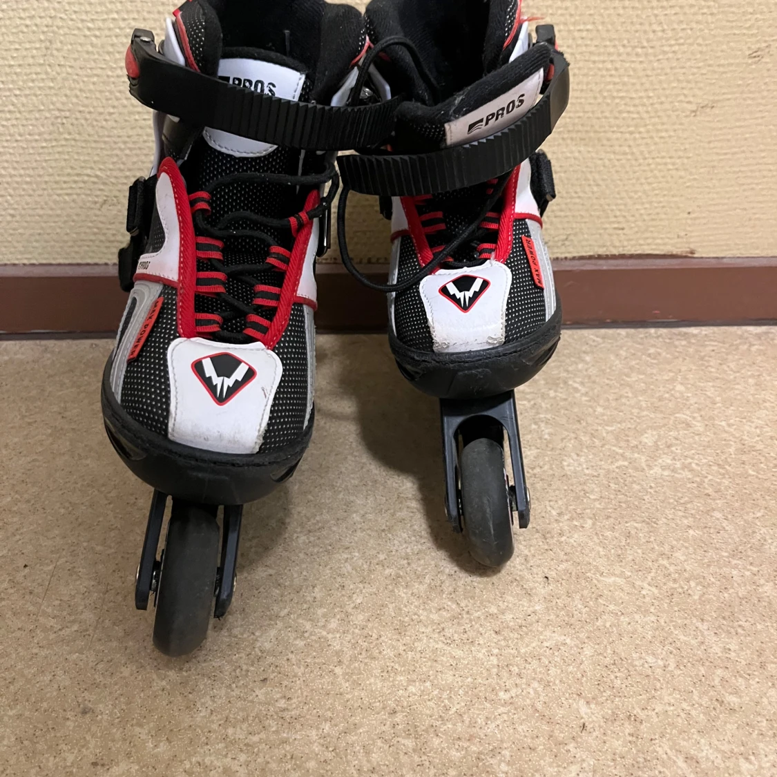 Svarta och röda inlines stl 33-36 - 1