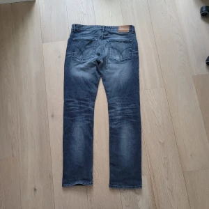CK jeans - Riktigt feta Calvin Klein jeans med feta fades! Slim straight passform, passar W32L32.
