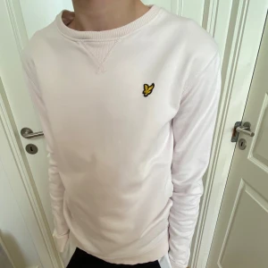 Lyle and scott tröja - Ljusrosa Junior Stl 12/13 år Nyskick.   Passar upp till 165 cm 