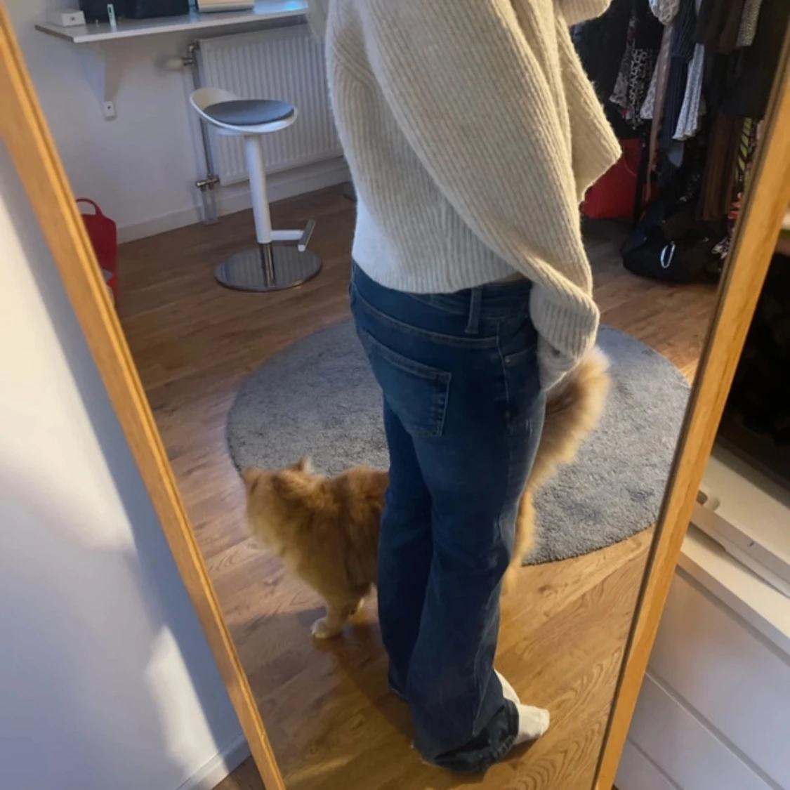 Blå utsvängda jeans - 1