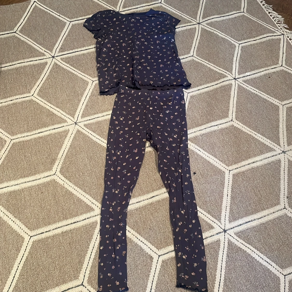 Blommigt set med topp och leggings