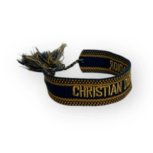 Dior Armband  - Helt nytt aldrig använt. Storleken är justerbar. Kan frakta eller mötas i Stockholm. Postar inom 24 timmar