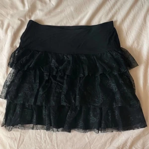 Svart volangkjol - kjol