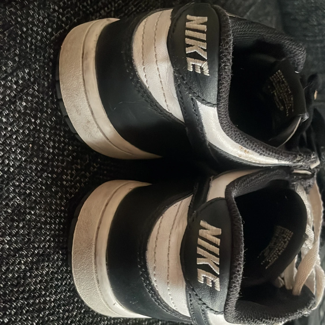 Nike Dunk i svart och vit - 4