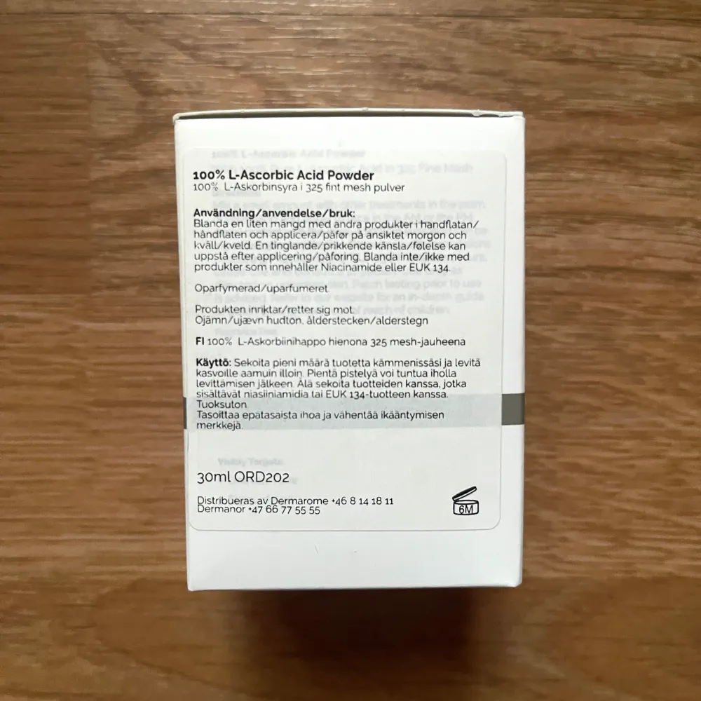 Säljer ett 100% L-Ascorbic Acid Powder från The Ordinary. Detta är ett fint pulver som kan blandas med andra produkter för att ge huden en boost av vitamin C. Perfekt för att förbättra hudens lyster och jämnhet. Helt ny! Oöppnad ! . Beauty.