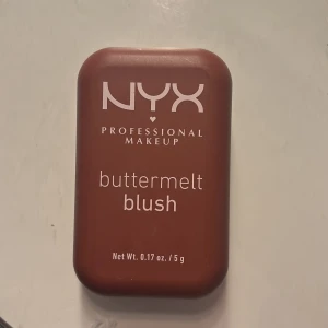 Nyx buttermelt blush - Buttermelt blush i färgen 10, köpte fel färg därav säljer jag vidare, aldrig använd💘
