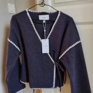 Kofta - Säljer min kofta från vila, inga defekter och pris kan diskuteras! 