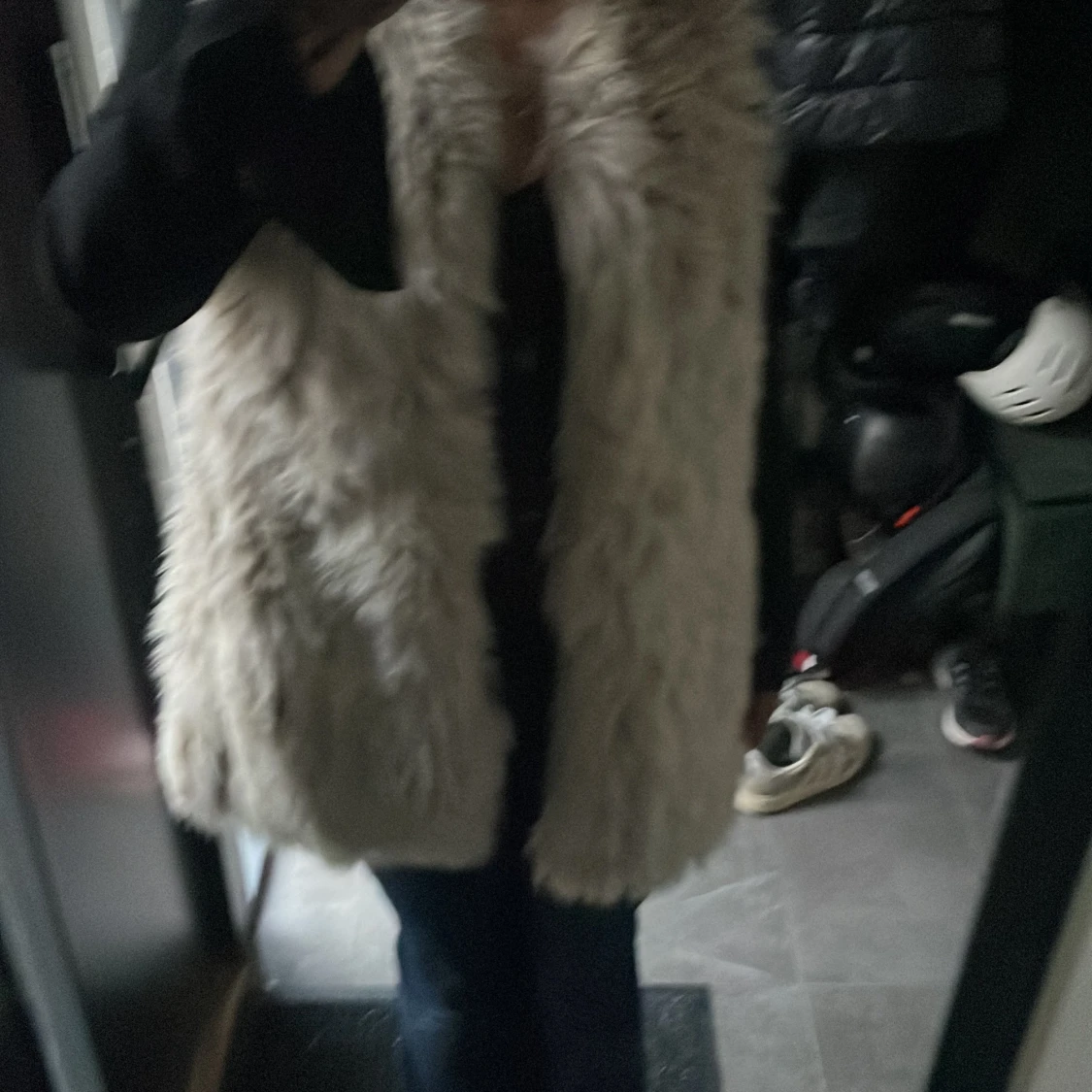 Beige pälsväst från GAP - 1