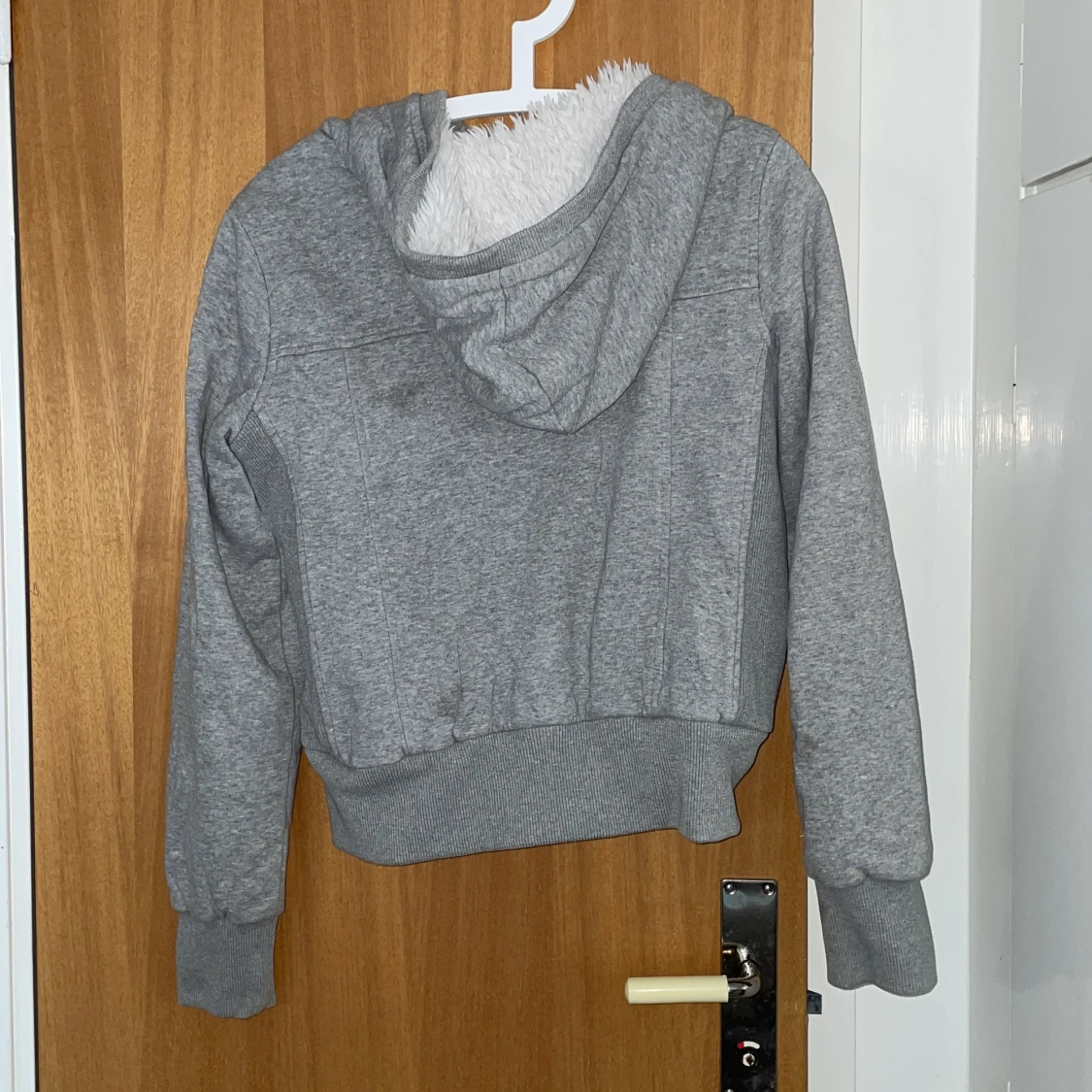 Grå hoodie från Clockhouse - 2