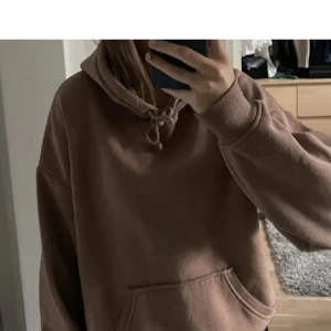 Beige hoodie från BikBok - Säljer en mysig beige hoodie från BikBok i storlek XS. Den är jätte skön o fin. Och den är knappt använd 💕