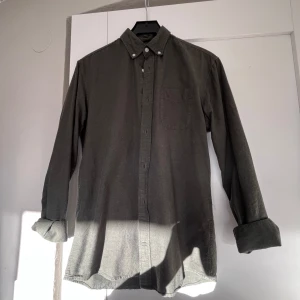Jack and Jones skjorta  - Grön skjorta från Jack and Jones i riktigt fint skick! Hör av er vid frågor! Xs men passar S