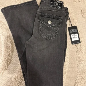 Nya jeans från True Religion stl 23 - Nya grå jeans från True Religion stl 23