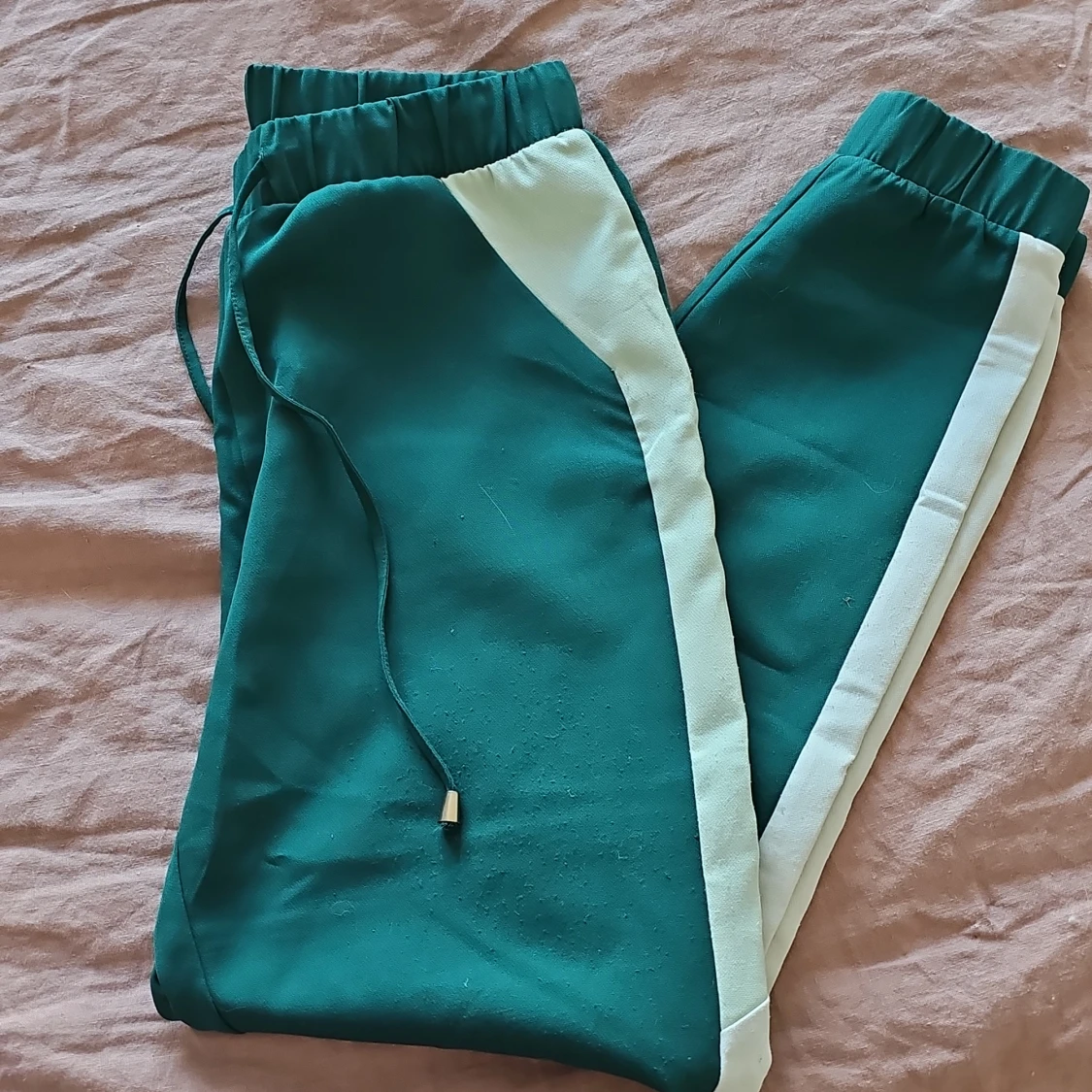 Gröna mjukisbyxor från Amisu