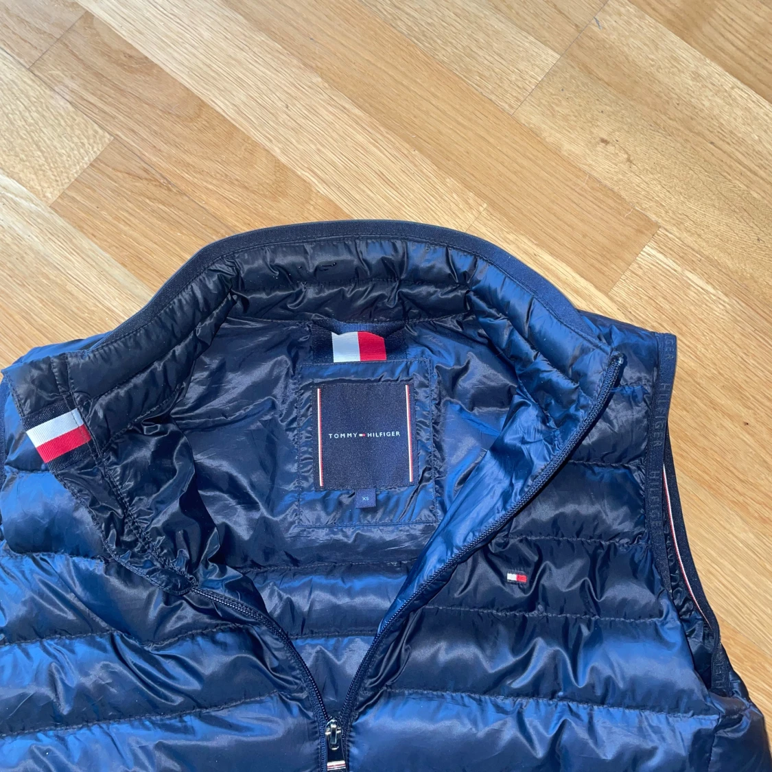 Blå dunväst från Tommy Hilfiger - 2