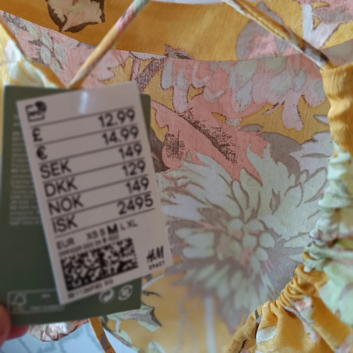 Gul blommig topp från H&M - 2