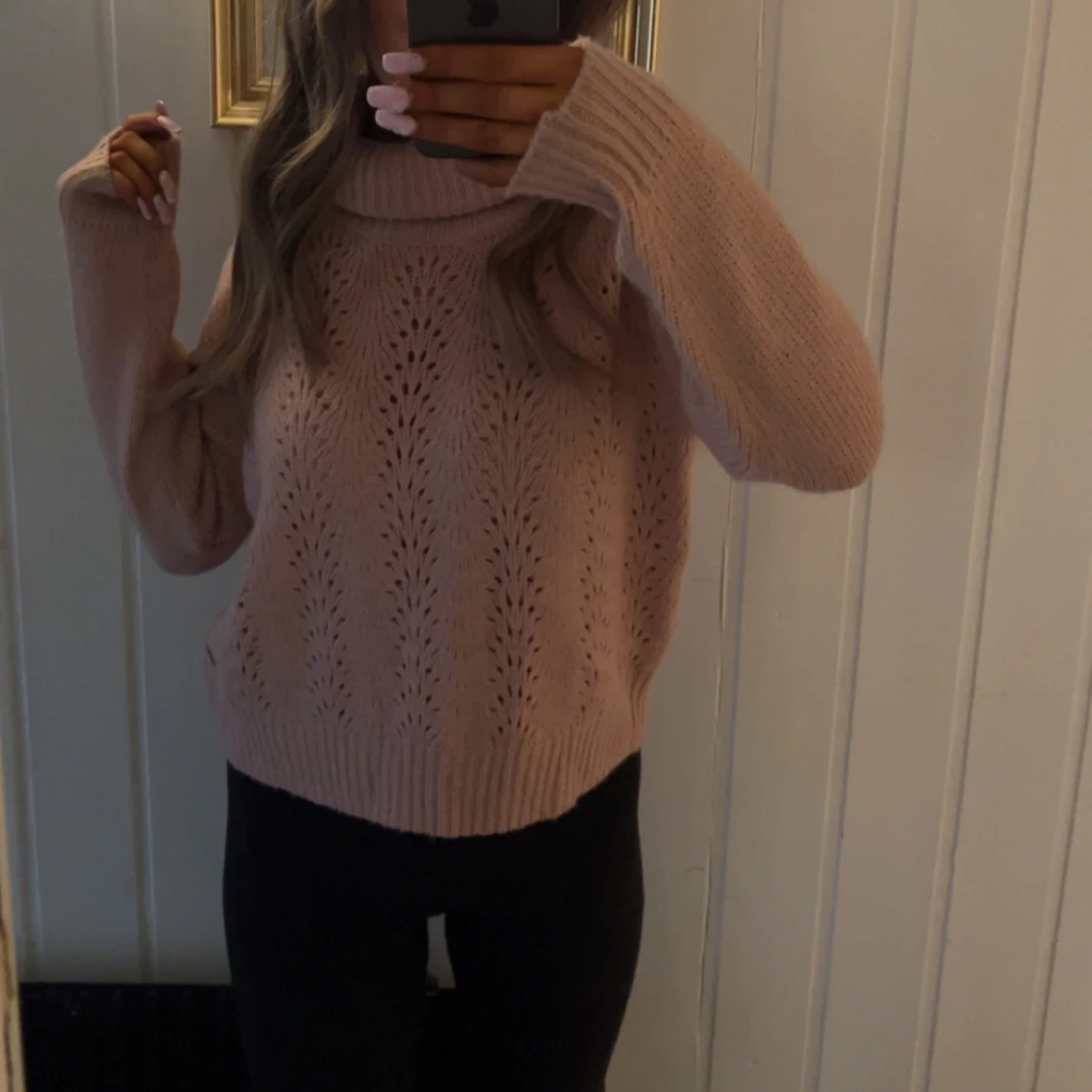 Rosa stickad polotröja