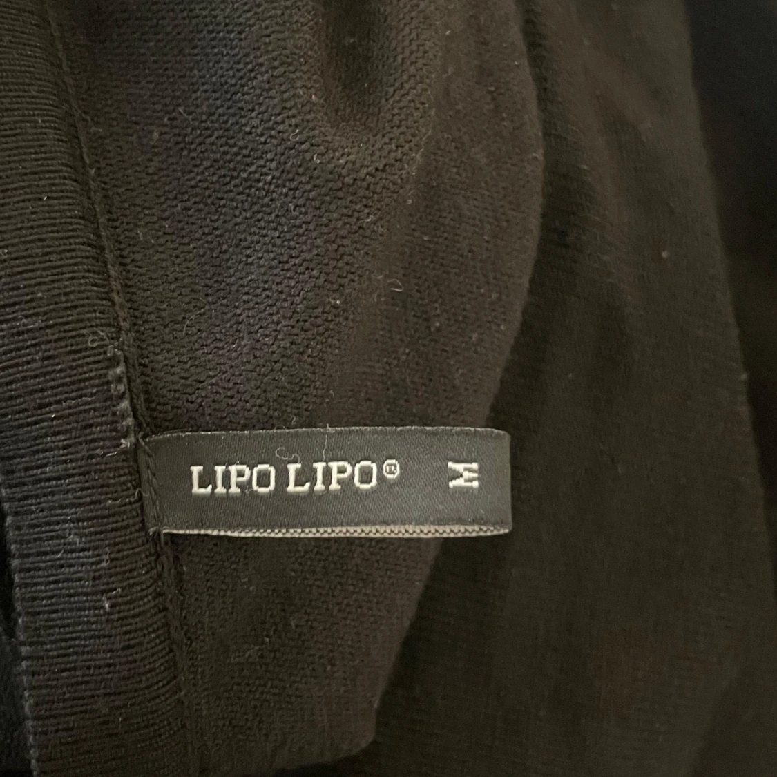 Svart kofta med knappar - 4