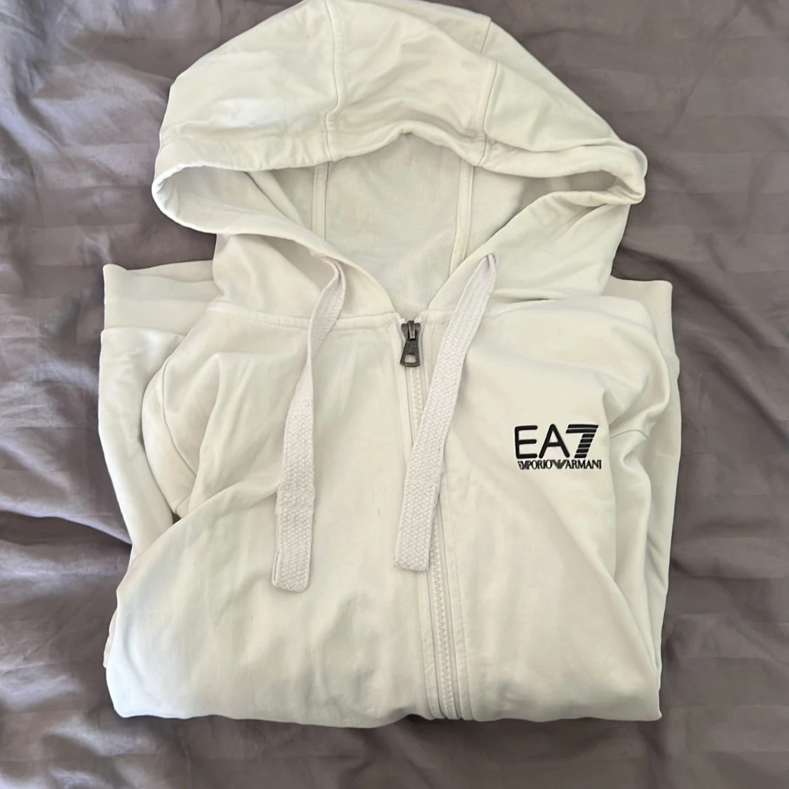 Vit huvtröja från EA7 - 1