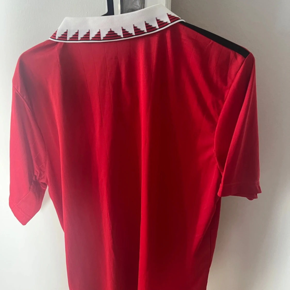 Röd Manchester United fotbollströja - 1