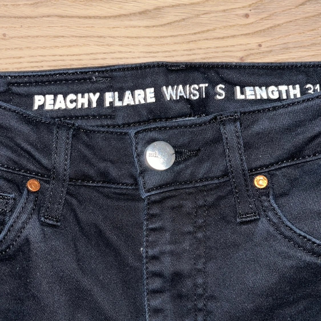 Svarta Peachy Flare jeans - 2