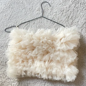 Tube topp  - Så fin tube top från Gina Tricot! 💝 Använd 1 gång och i storlek M, men skulle tro att den passar S också!